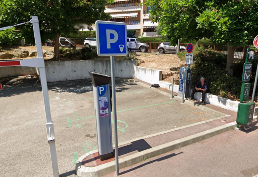 Electric vehicle charging station Le Cannet parking Grignan_Le Cannet